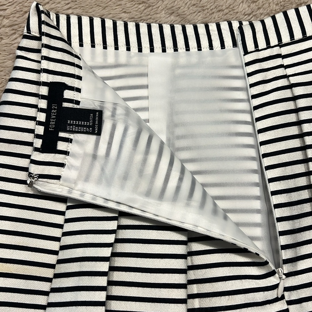 🚨SOLD🚨FOREVER 21 A-Line Skirt - Picture 7 of 9